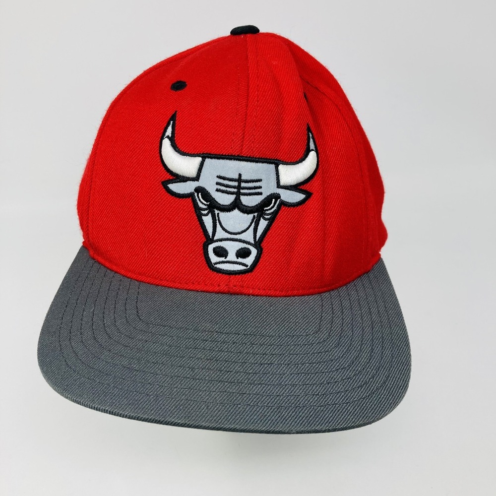 NBA Chicago Bulls Snapback Hat Cap Mens Mitchell & Ness Red‎ & Gray Embroidered